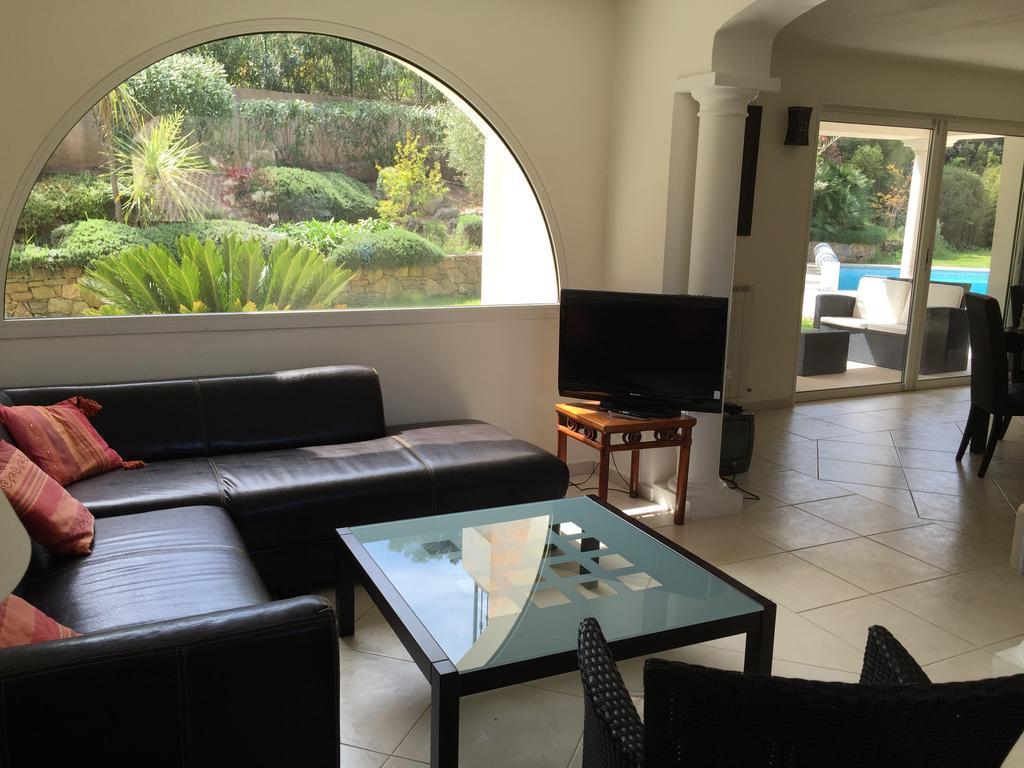 Belle Villa Dans Clos Prive - Saint Raphael Boulouris Exterior photo